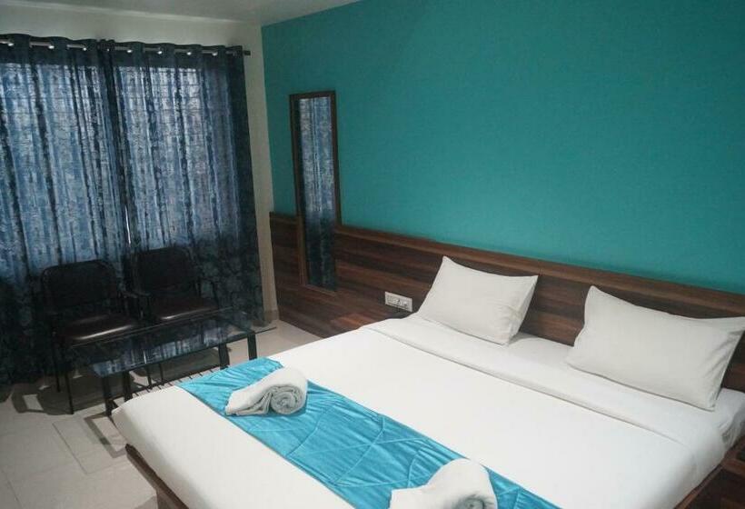 Отель Sai Sharada