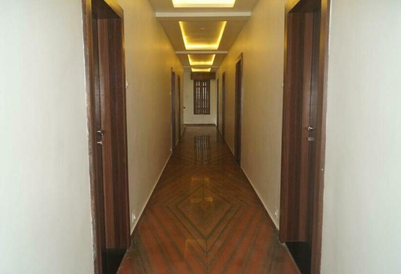 Отель Sai Sharada