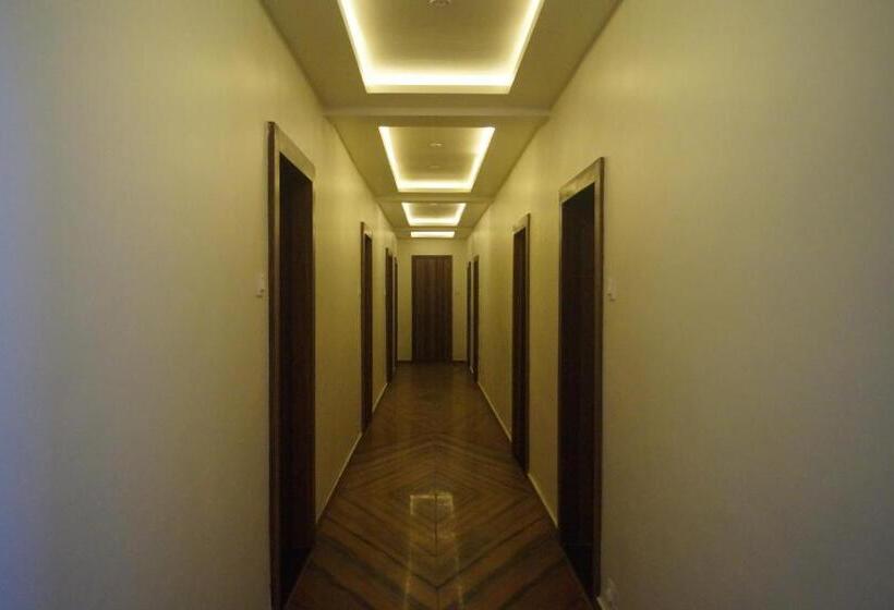 Отель Sai Sharada