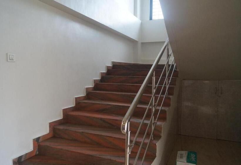 Отель Sai Sharada