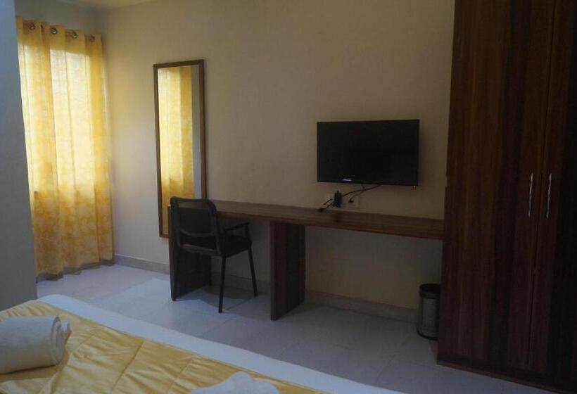 Отель Sai Sharada