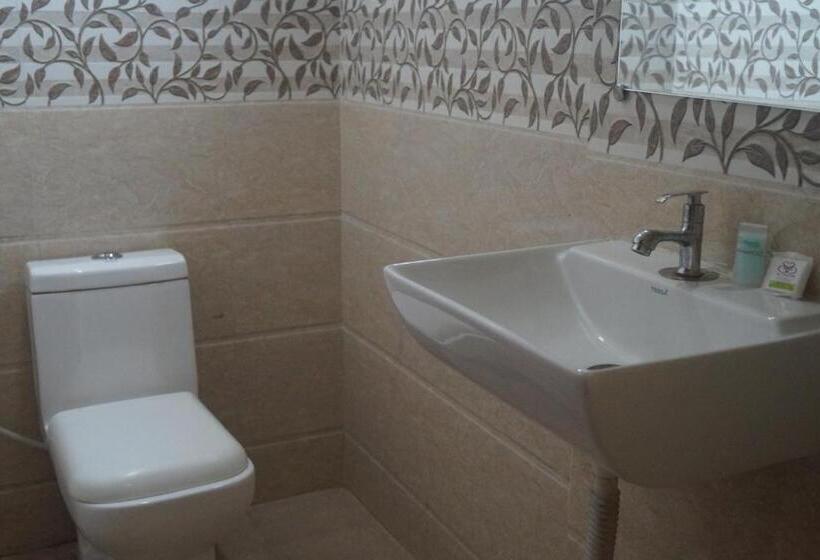 Отель Sai Sharada