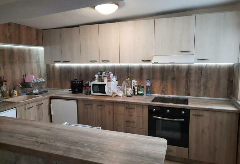 Pension (Hôtel basse catégorie) къща генчеви