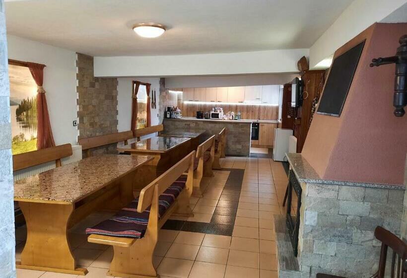 Pension (Hôtel basse catégorie) къща генчеви