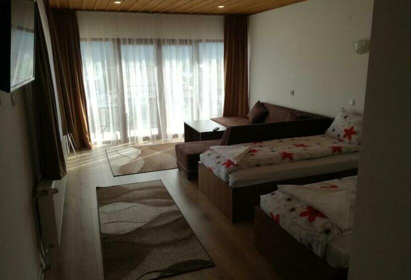 Pension (Hôtel basse catégorie) къща генчеви