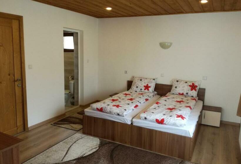 Pension (Hôtel basse catégorie) къща генчеви