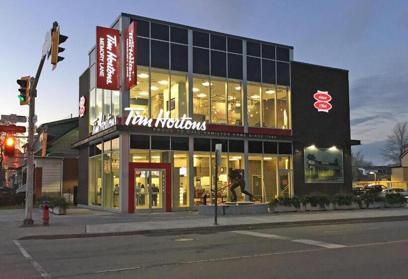 פנסיון Doucet Guesthouse