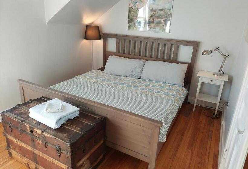 פנסיון Doucet Guesthouse