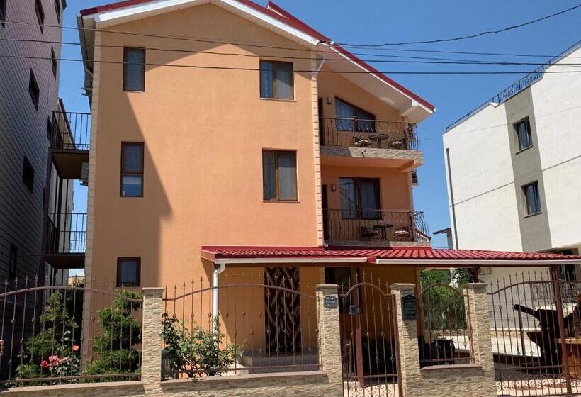 بنسيون Vila Corina