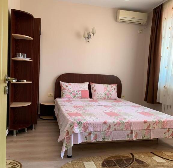 بنسيون Vila Corina