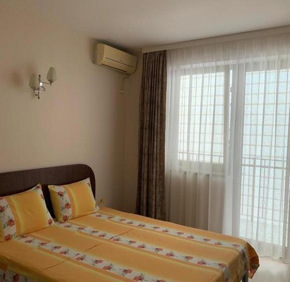 بنسيون Vila Corina