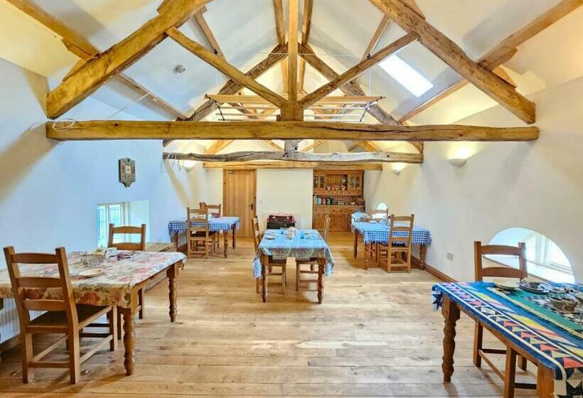 צימר Henllys Estate B And B