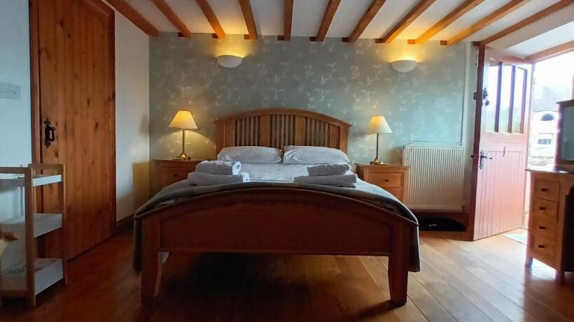 צימר Henllys Estate B And B