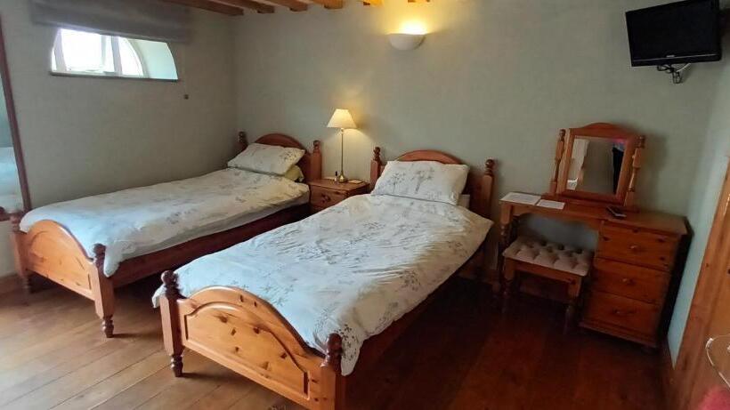 צימר Henllys Estate B And B