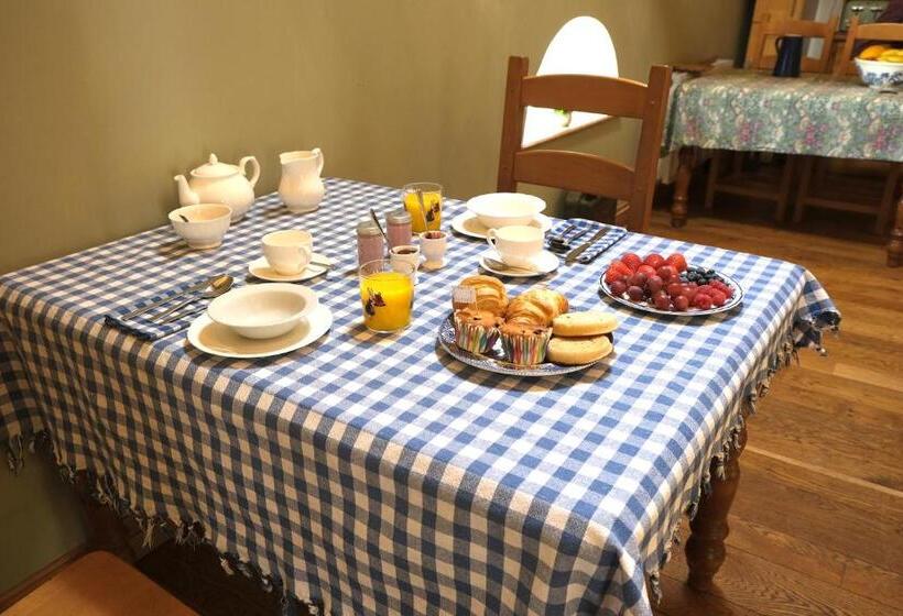 צימר Henllys Estate B And B