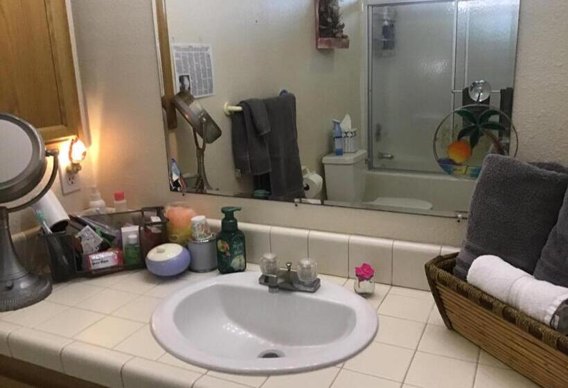 Her Castle Bed And Breakfast