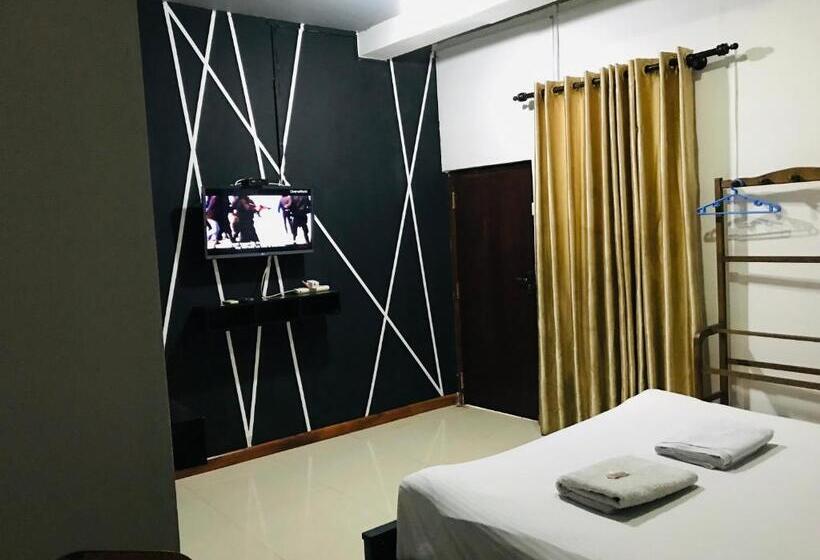 ホテル Alina Budget