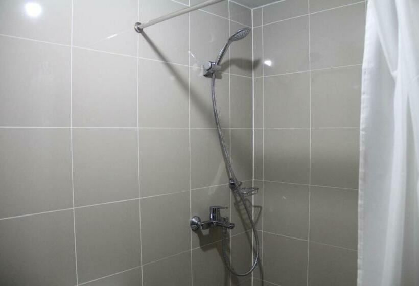 هتل Cubao Manhattanheights Unit 23d Tower C, 1 Br