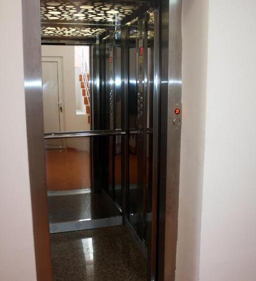 ペンション Guest Rooms Venera