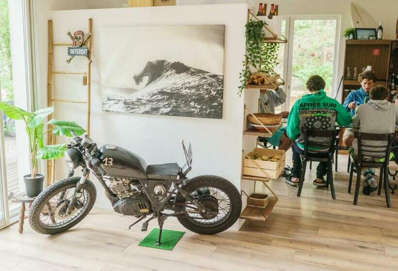 膳宿费 Roofless Surf Lodge