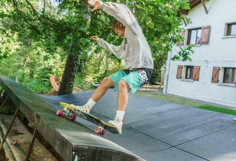 膳宿费 Roofless Surf Lodge