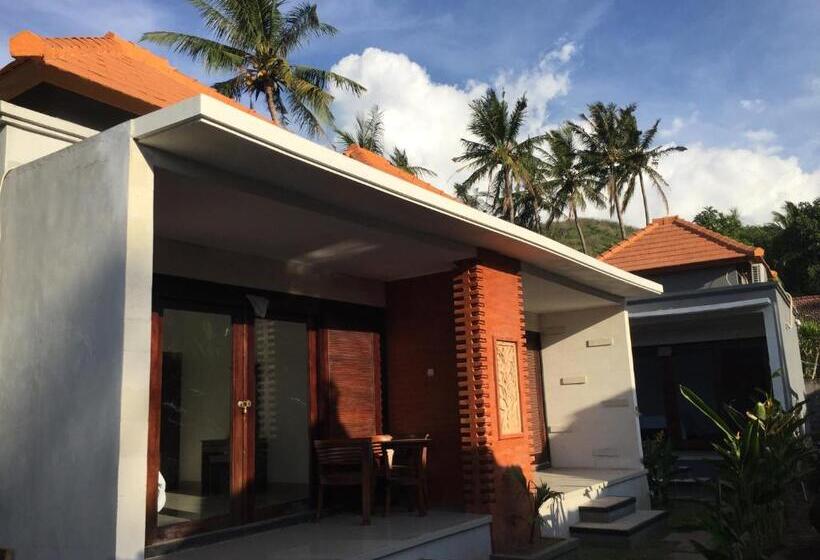 פנסיון Satria House Amed