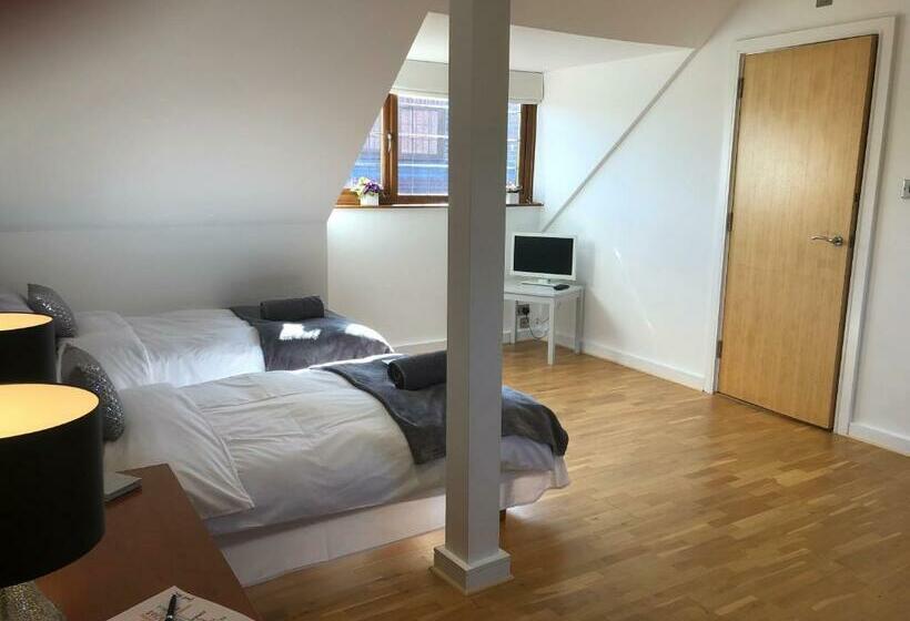 بنسيون The Corner House