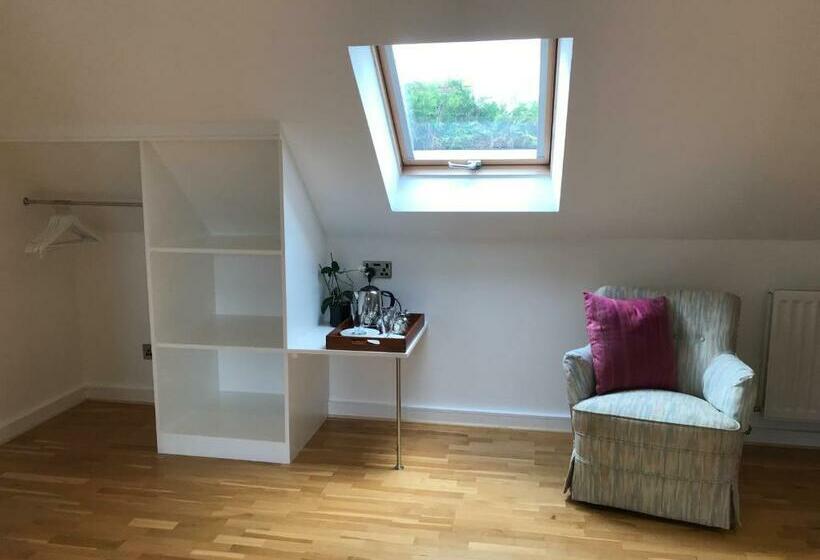 بنسيون The Corner House