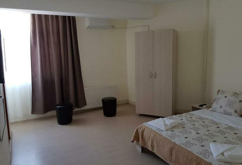 膳宿费 Vila Nicol