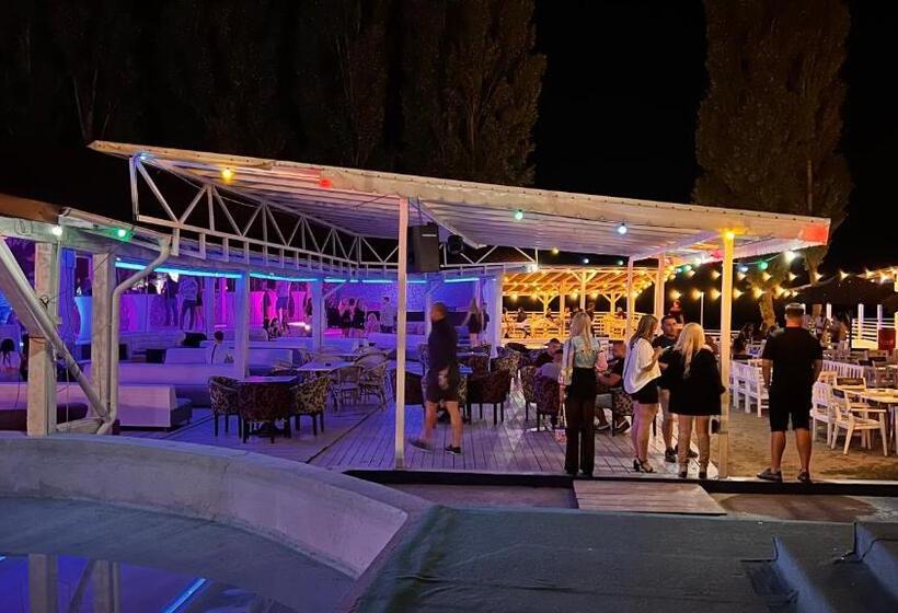 Курорт Mojo Beach