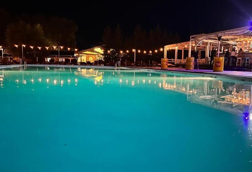 Курорт Mojo Beach