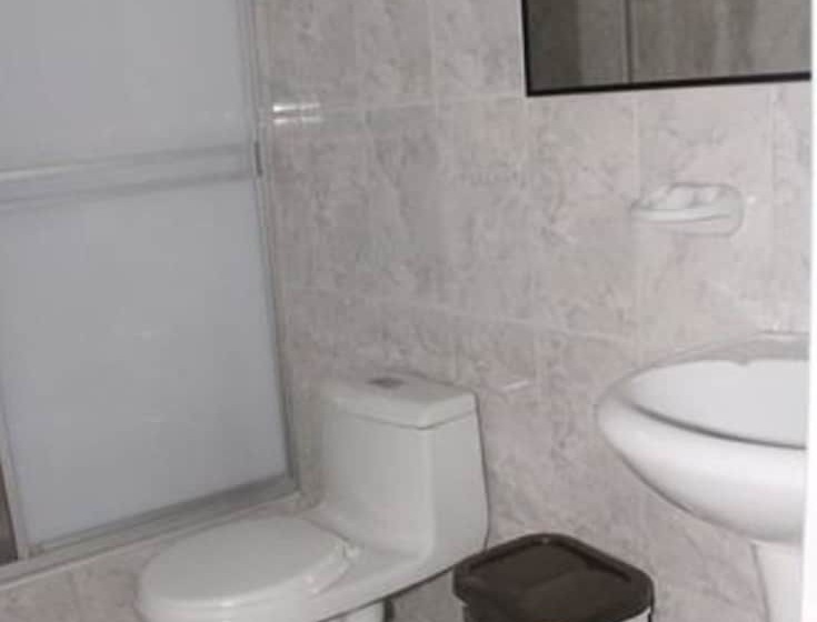 ユースホステル Hostal Cordillera Azul