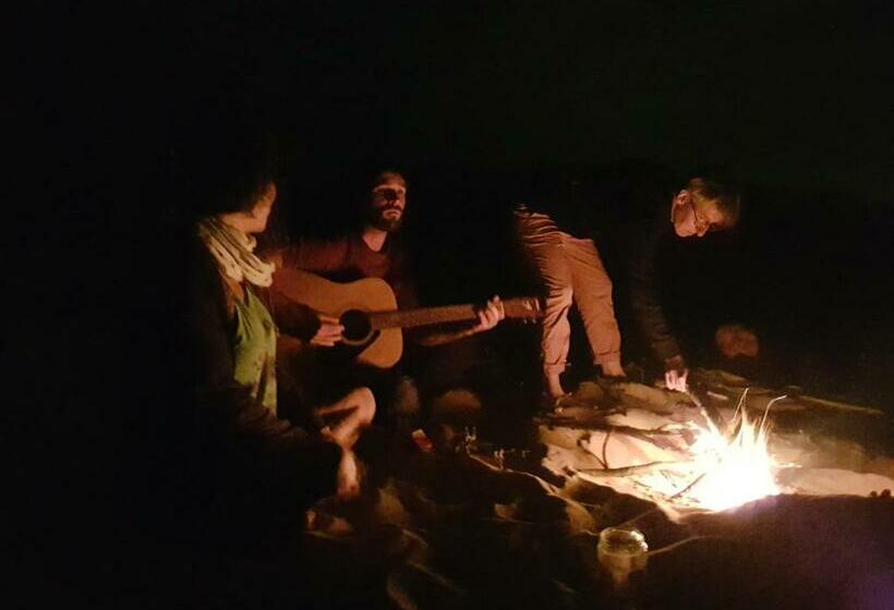 הוסטל Shifting Sands Surf Camp