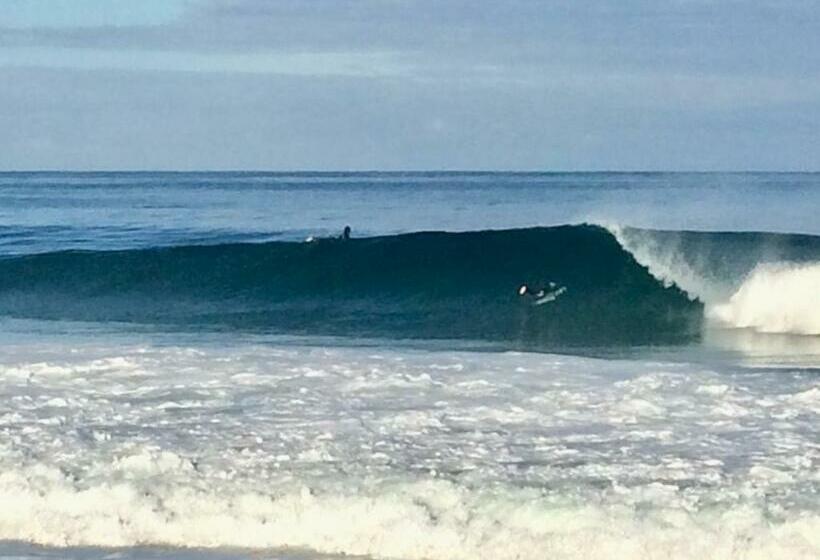 הוסטל Shifting Sands Surf Camp