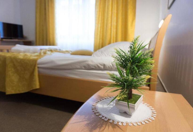 تختخواب و صبحانه Restaurant And Rooms Kotlar