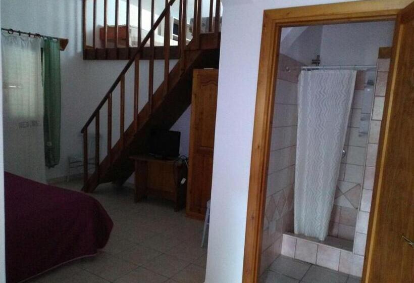 בית מלון כפרי Agriturismo Camboni