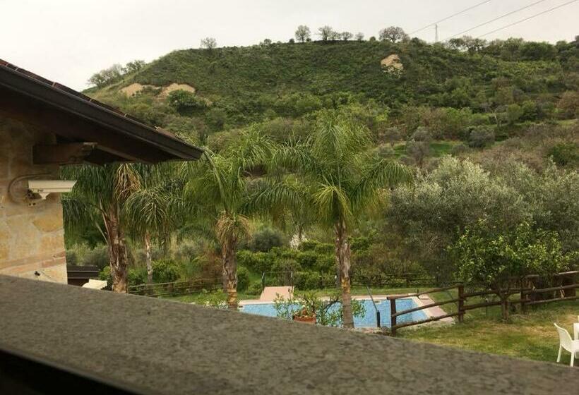 Отель Agriturismo La Valle Incantata Gerace