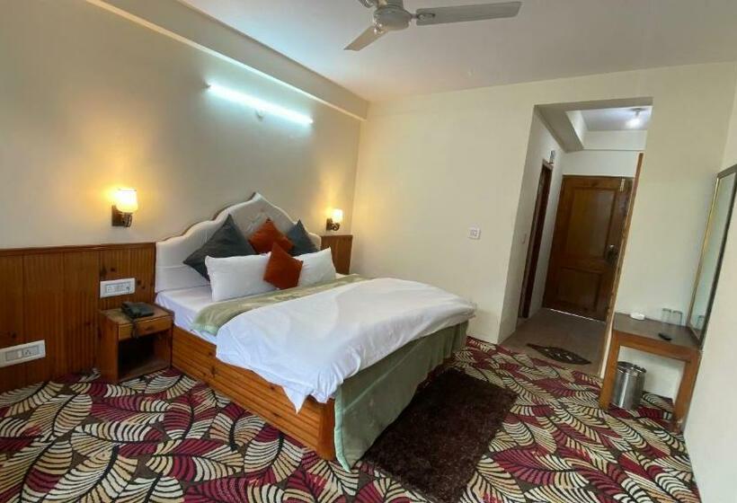 ホテル Meadows View, Near Mall Road Manali