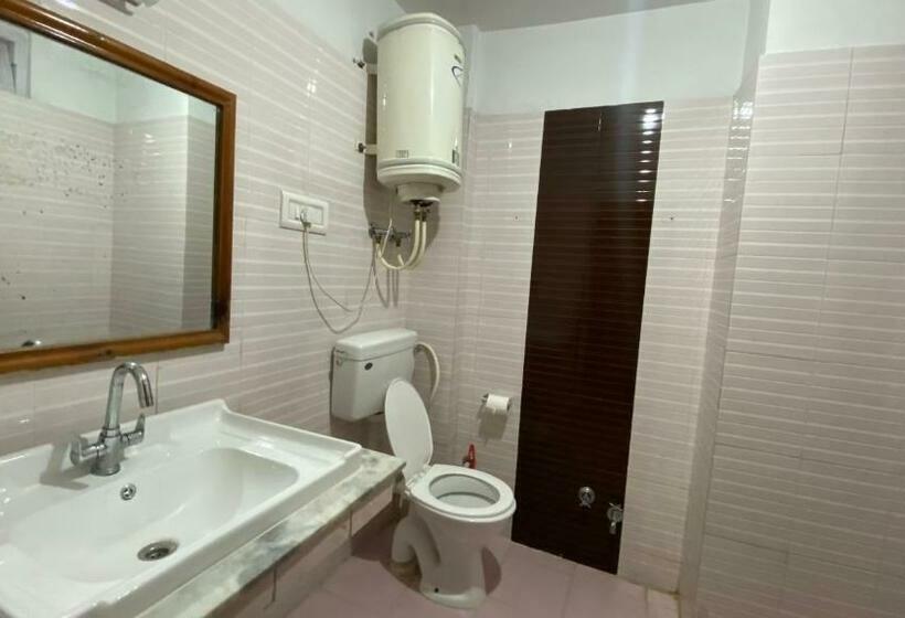 ホテル Meadows View, Near Mall Road Manali