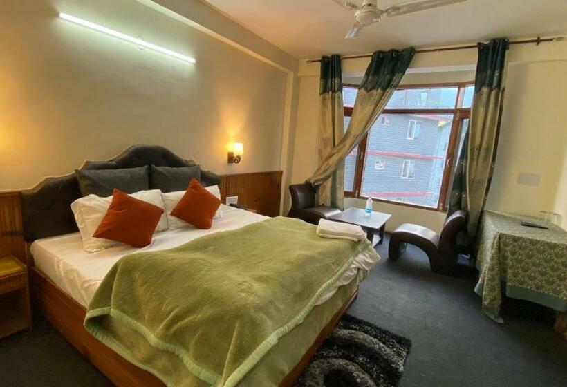 ホテル Meadows View, Near Mall Road Manali