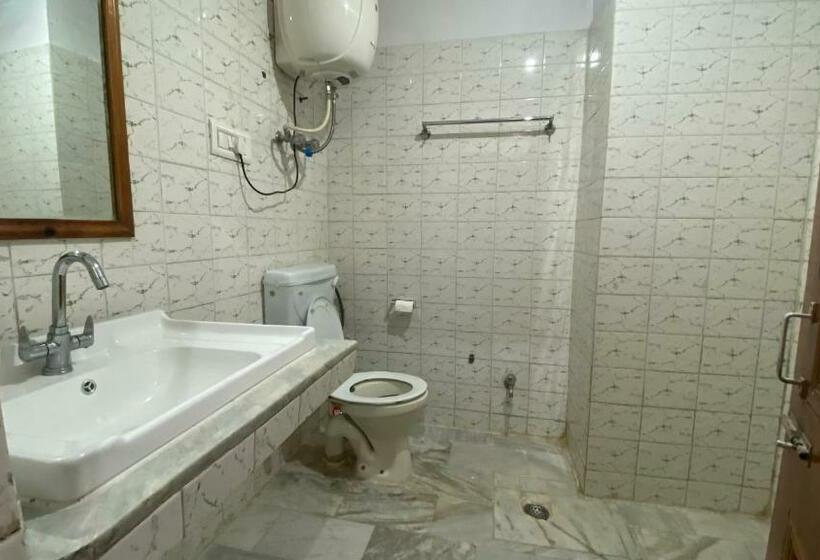 ホテル Meadows View, Near Mall Road Manali