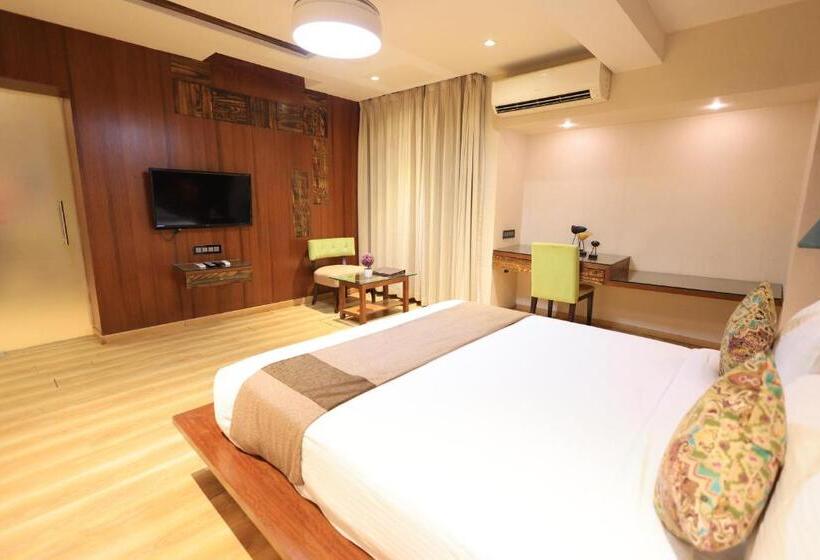 호텔 Rs Exclusive Stay & Fine Dine   Near To Akola Junction