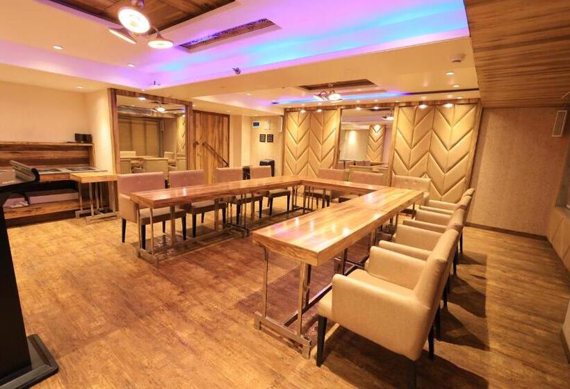 בית מלון כפרי Rs Exclusive Stay & Fine Dine   Near To Akola Junction