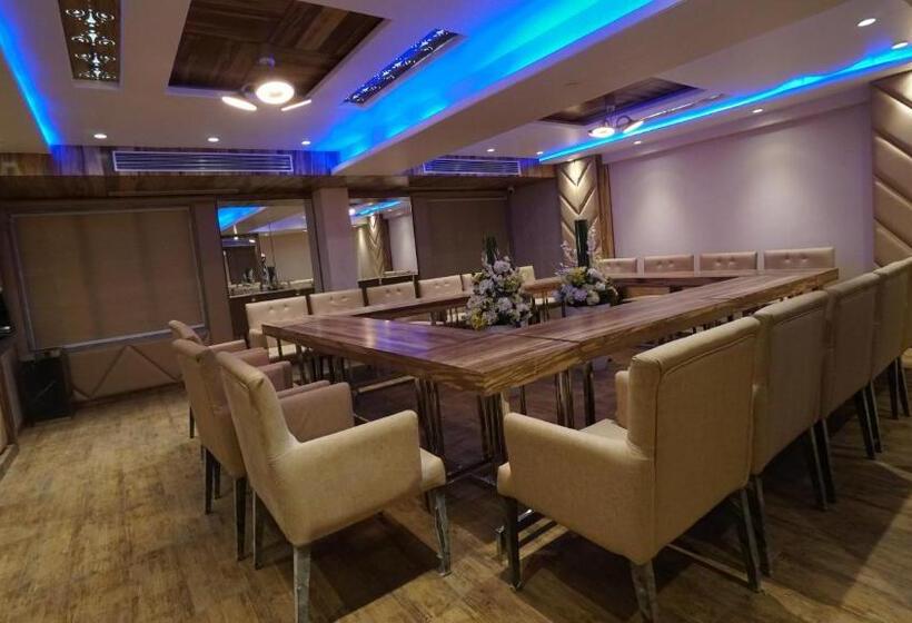 בית מלון כפרי Rs Exclusive Stay & Fine Dine   Near To Akola Junction