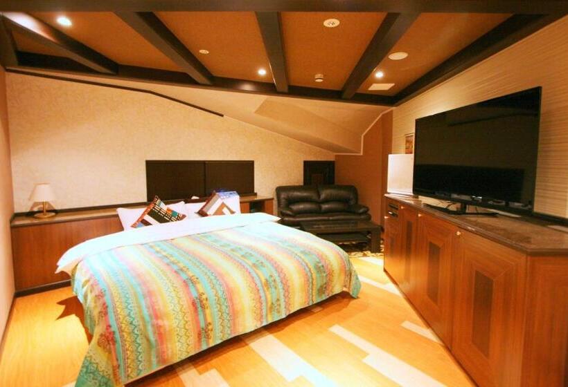 בית מלון כפרי Sari Resort Daito