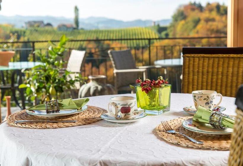 بنسيون Weinhof Narat Zitz