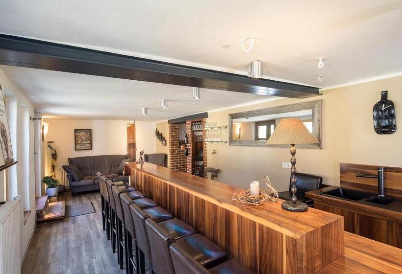 بنسيون Weinhof Narat Zitz