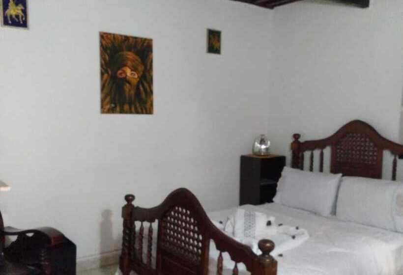 リヤド Dar Tsouli