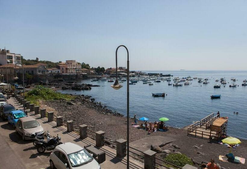 مبيت وإفطار Un Tuffo Nella Baia Di Capomulini