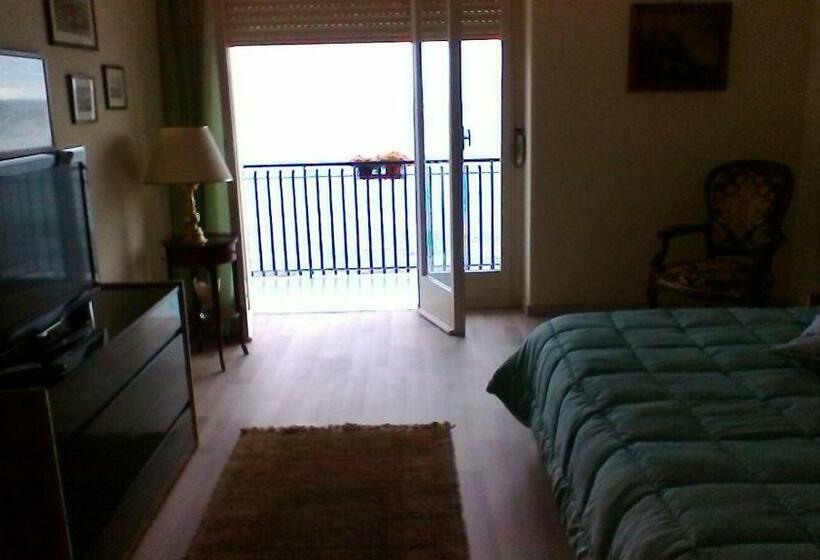 مبيت وإفطار Un Tuffo Nella Baia Di Capomulini